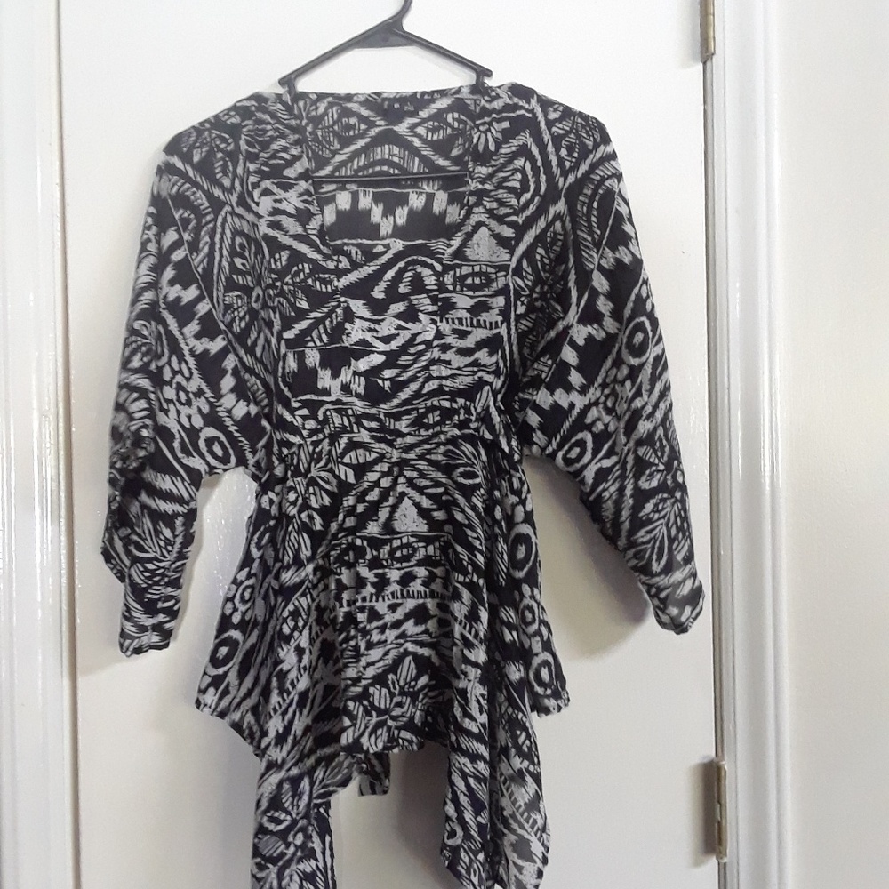 Ladies blouse black and white blouse  scalloped sv